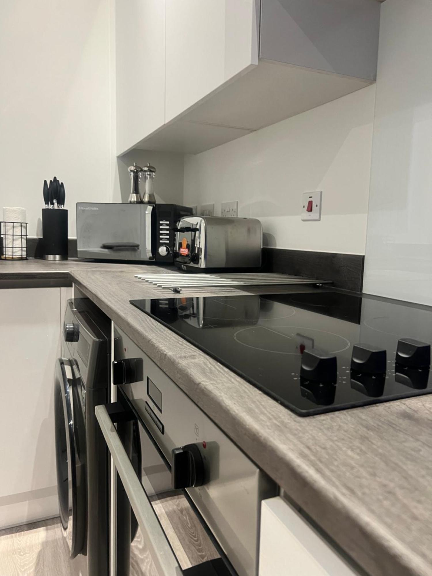 The Parkes A Stylish 3Br House, 5 Mins From Central Birmingham Close To The Edgbaston Stadium, The Hippodrome, Uob, Aston And Bcu, China Town, Kings Heath Bhx Airport And Much More Exterior photo